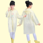 Детски мантил за дожд со точки